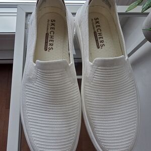 Skechers White With Tan Detail Memory Foam Sneakers